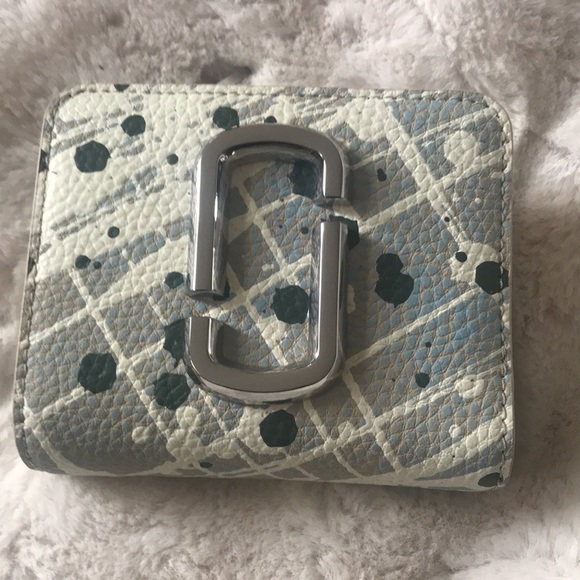 Authentic Marc Jacobs
Mini Compact Wallet - Picture 5 of 12